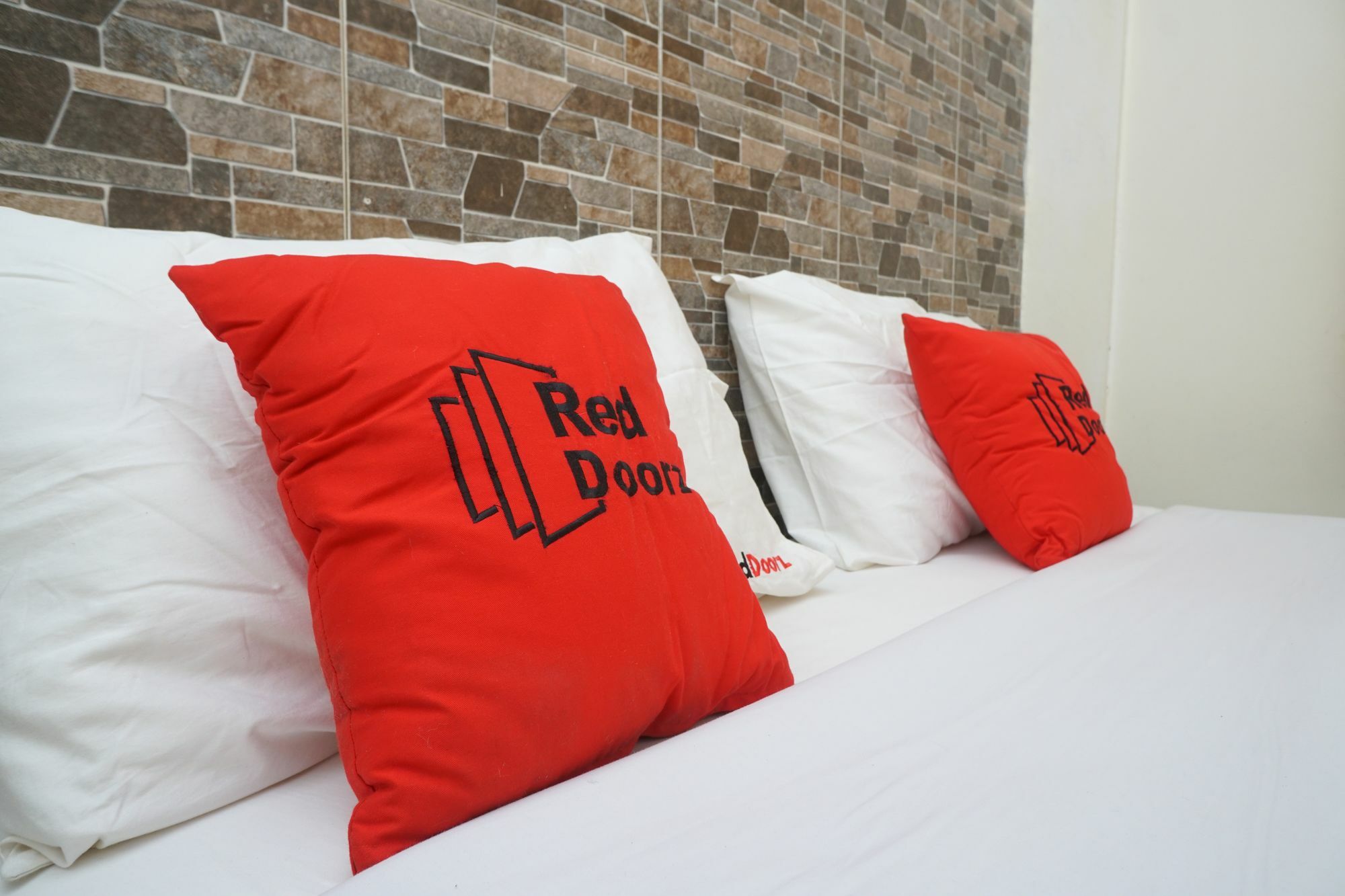 Reddoorz Plus @ Ciumbuleuit Area Бандунг Екстериор снимка