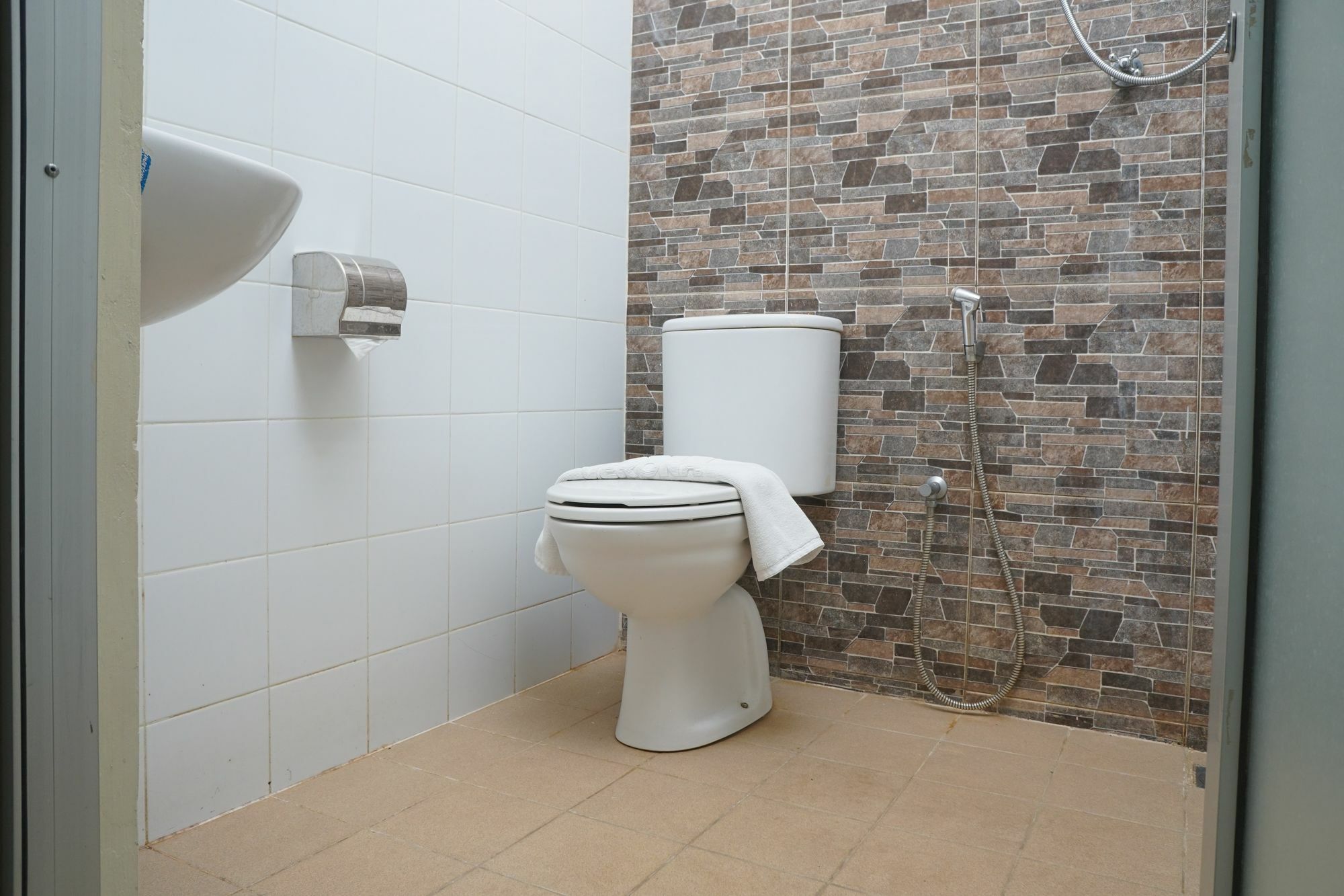 Reddoorz Plus @ Ciumbuleuit Area Бандунг Екстериор снимка
